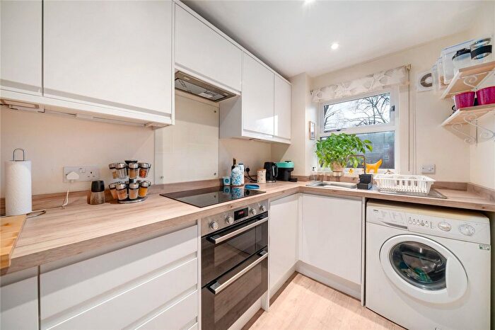 1 Bedroom Flat To Rent In Henry Doulton Drive, London, SW17