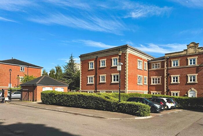 2 Bedroom Flat For Sale In Talfourd Way, Redhill, RH1