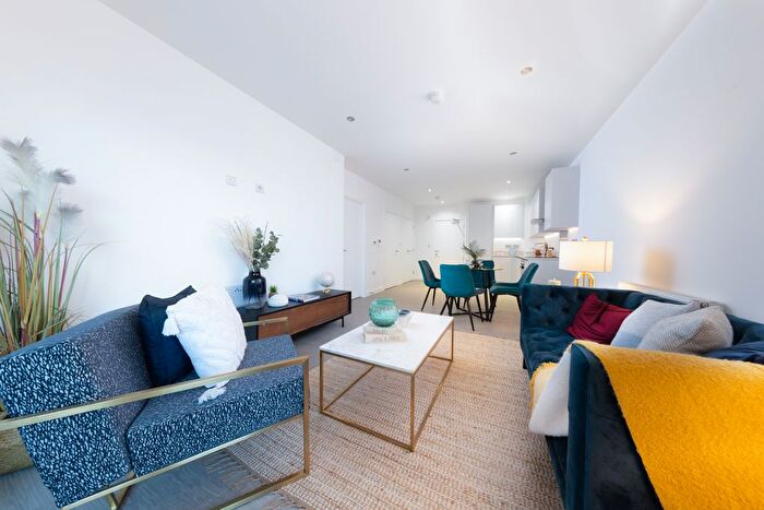 1 Bedroom Flat For Sale In Clayton Road, Hayes, UB3