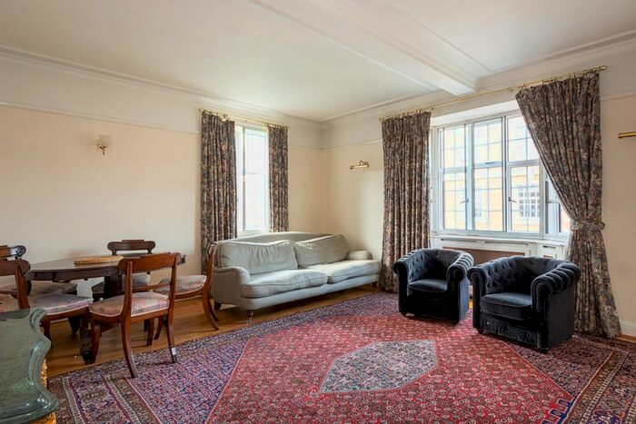 3 Bedroom Flat To Rent In Hornton Street, London, W8