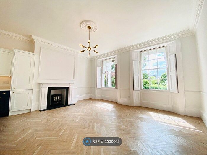 2 Bedroom Flat To Rent In Clarendon Square, Leamington Spa, CV32