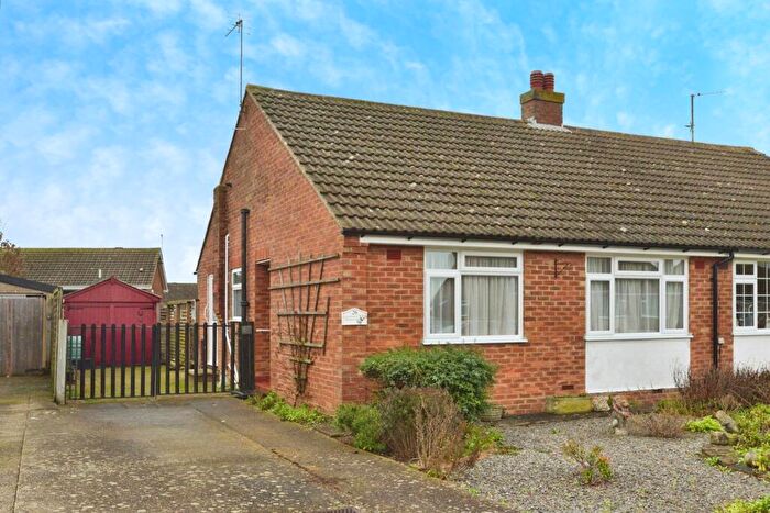 2 Bedroom Bungalow For Sale In Westfield Avenue, Deanshanger, Milton Keynes, Northamptonshire, MK19