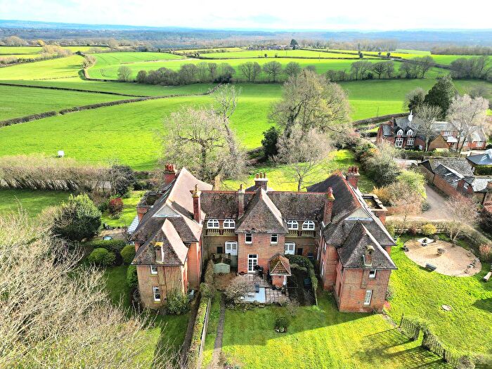 2 Bedroom Town House For Sale In Wimble Hill, Farnham, GU10