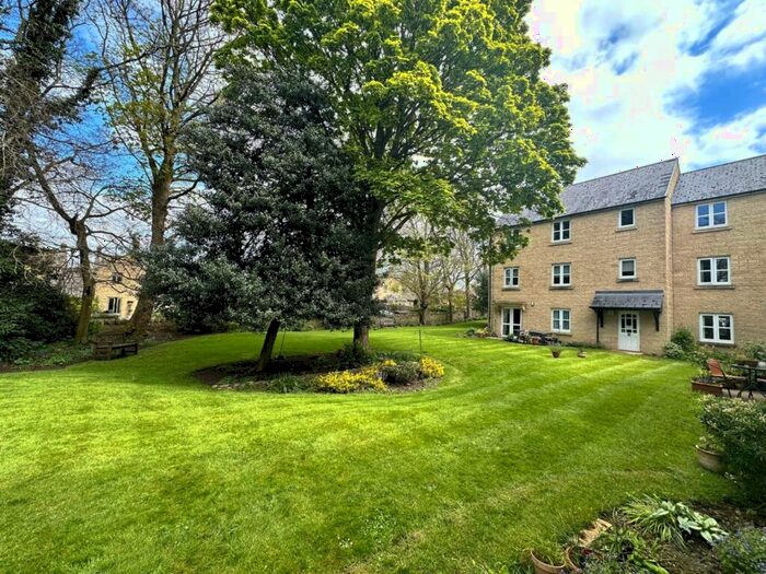 1 Bedroom Retirement Property To Rent In Kingstone Court, Wards Road, Chipping Norton, OX7