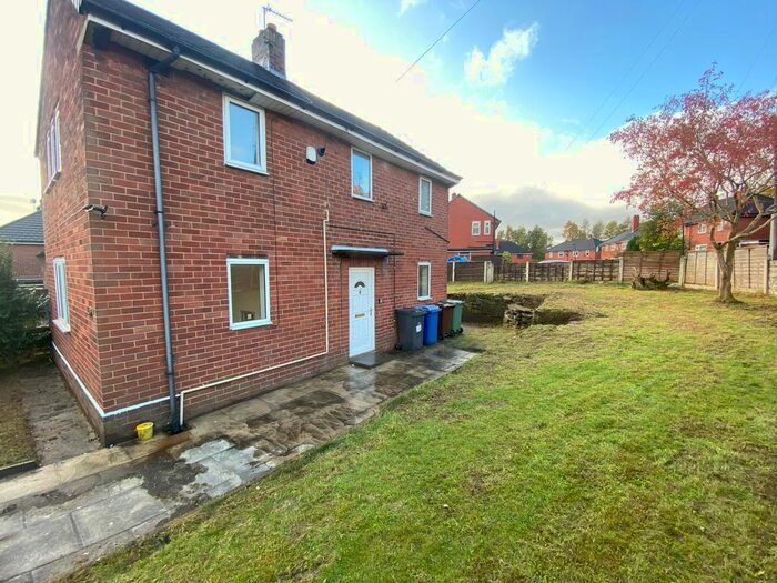 3 Bedroom Semi-Detached House To Rent In Topping Fold Road, Bury, BL9
