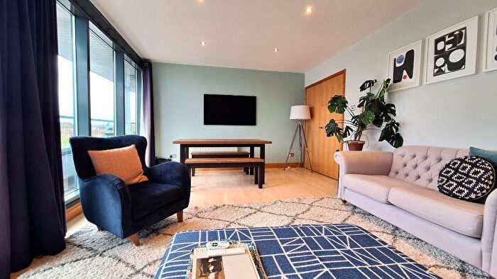 3 Bedroom Flat To Rent In Hotwell Road, Hotwells, Bristol, BS8