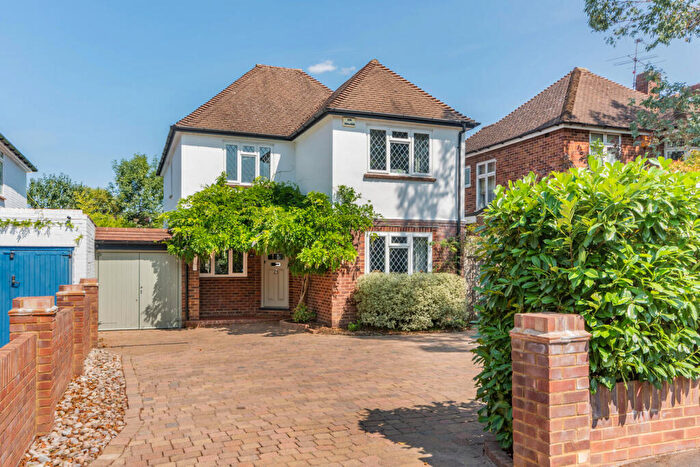 4 Bedroom Detached House For Sale In Portmore Park Road, Weybridge, KT13