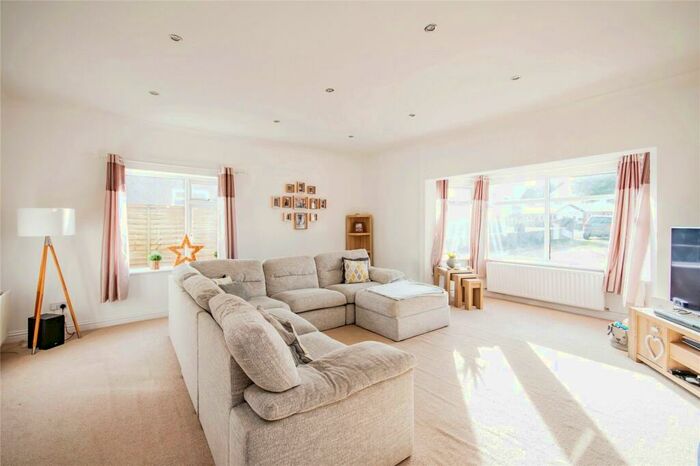 3 Bedroom Bungalow For Sale In Nantycaws, Carmarthen, Carmarthenshire, SA32