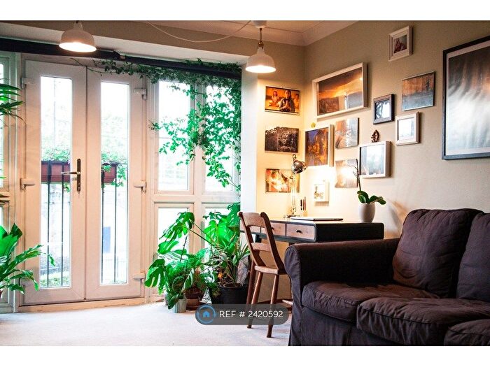 2 Bedroom Flat To Rent In Jensen House, London, E3