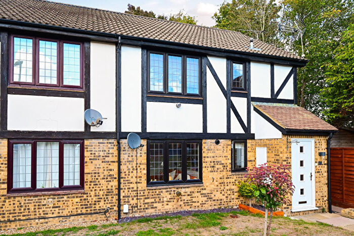 1 Bedroom Maisonette To Rent In Morley Close, Yateley, Hampshire, GU46