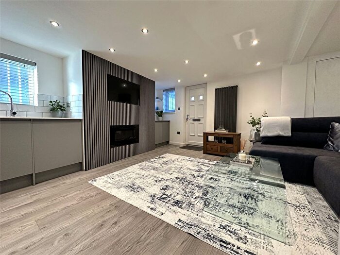 1 Bedroom Flat To Rent In Flat, East Park Parade, Leeds, West Yorkshire, LS9