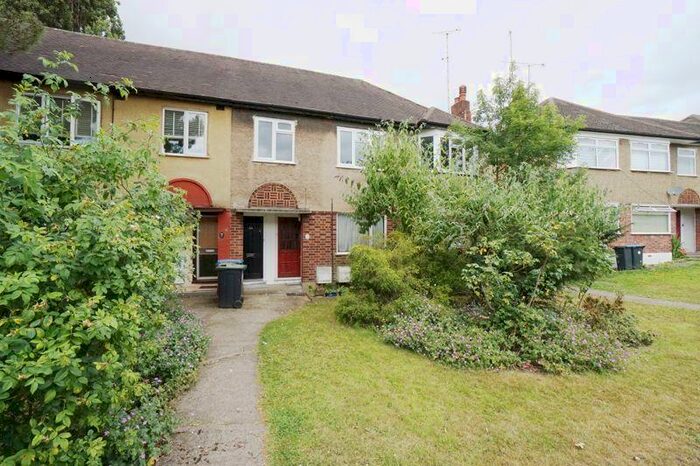 3 Bedroom Flat To Rent In Enfield, EN1