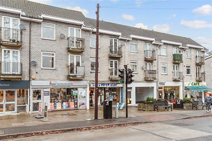 1 Bedroom Flat For Sale In Chaldon Road, Caterham, Surrey, CR3