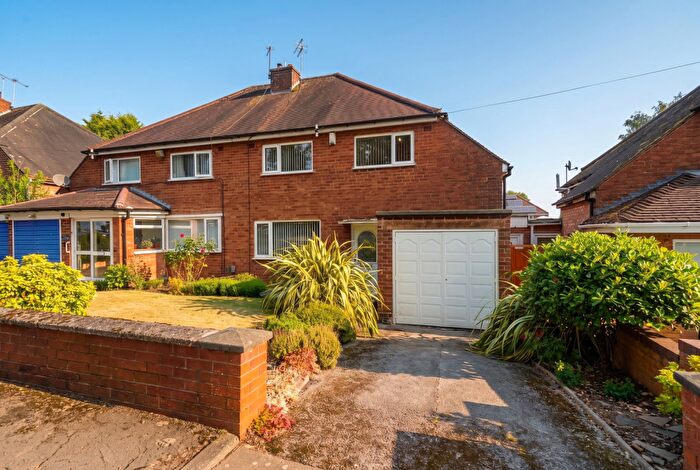 3 Bedroom Semi-Detached House For Sale In Trittiford Road, Billesley, B13