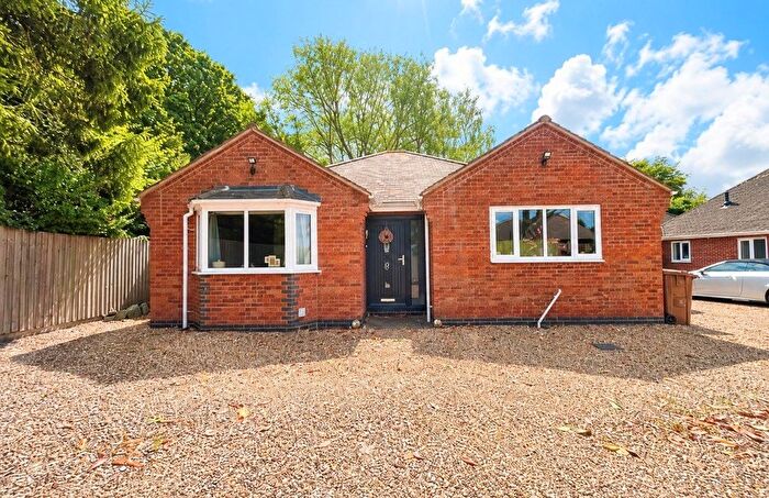 3 Bedroom Bungalow To Rent In Chestnut Close, Solihull, B92