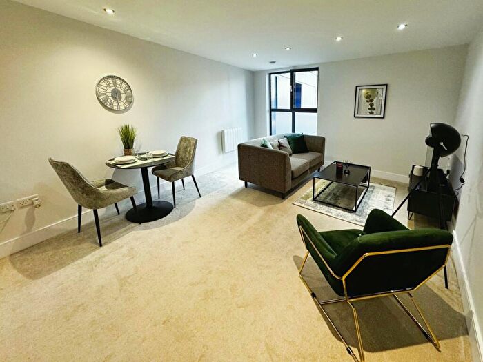 1 Bedroom Flat To Rent In Crown Point Road, Hunslet, Leeds, West Yorkshire, LS10