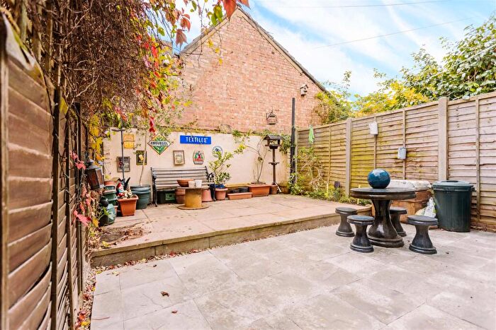 1 Bedroom Flat To Rent In Vale Grove, Manor House, N4