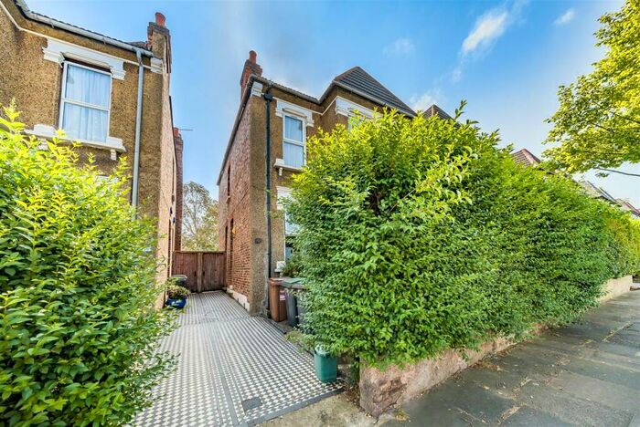 2 Bedroom Flat To Rent In Marlborough Road, Wood Green, N22