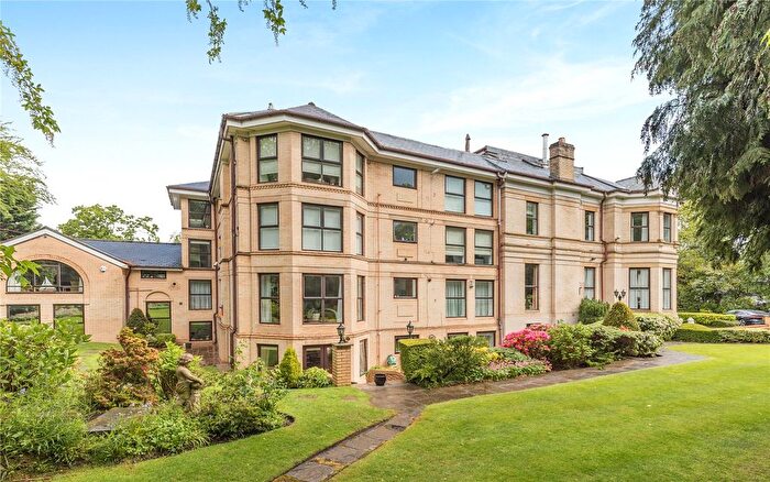 3 Bedroom Flat For Sale In Suffolk Road, Altrincham, Cheshire, WA14