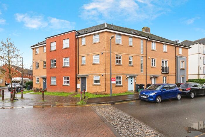 2 Bedroom Flat For Sale In Arnold Road, Mangotsfield, Bristol, BS16