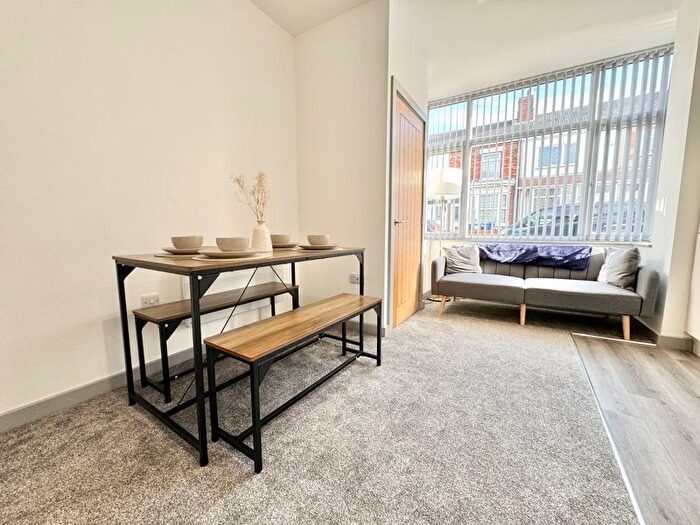 2 Bedroom Flat To Rent In College Street, Cleethorpes, DN35