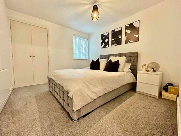 2 Bedroom Apartment For Sale In Tenby Grove, Kingsmead, Milton Keynes, MK4