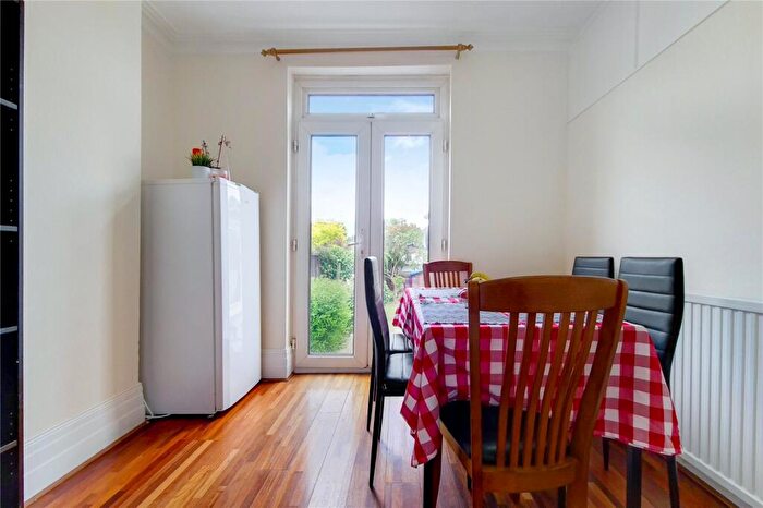 4 Bedroom Terraced House To Rent In Sandringham Road, Golders Hill Park, NW11