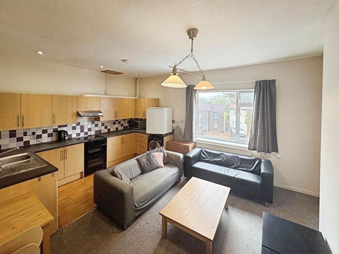 4 Bedroom Maisonette For Sale In Staple Hill Road, Bristol, BS16