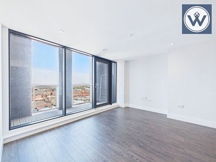 2 Bedroom Flat For Sale In Hallmark Tower, Cheetham Hill Road, Manchester, M4
