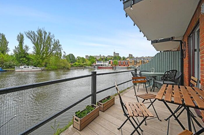 4 Bedroom Town House To Rent In Chantry Place, Eton, SL4