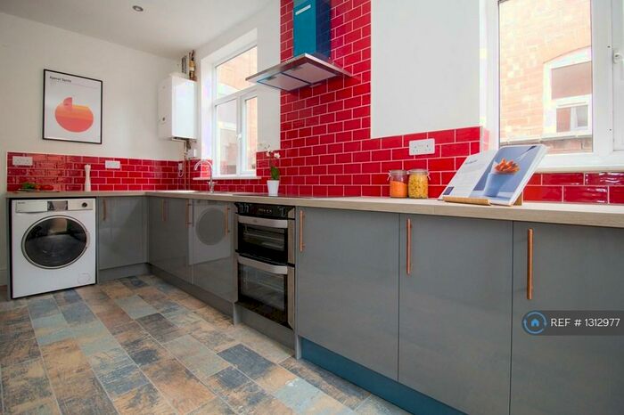 5 Bedroom Terraced House To Rent In Chaucer Street, Leicester, LE2