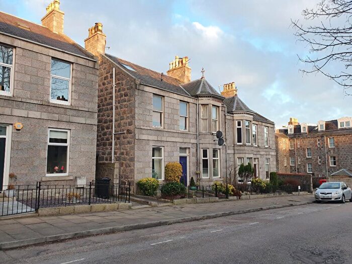 1 Bedroom Flat To Rent In Grosvenor Place, Rosemount, Aberdeen, AB25