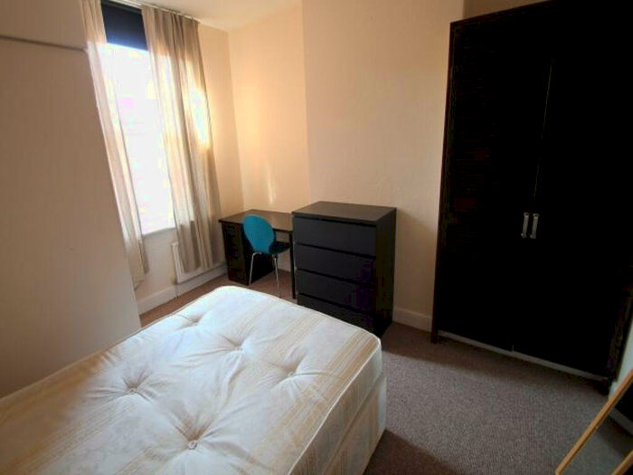 6 Bedroom House To Rent In Norwood Terrace, Leeds, LS6