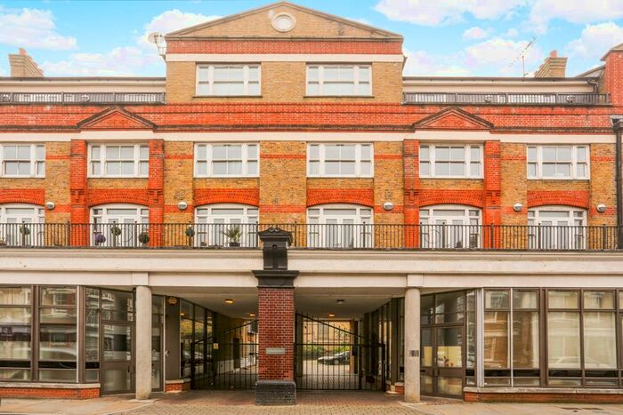 2 Bedroom Flat To Rent In Bromells Road, London, SW4