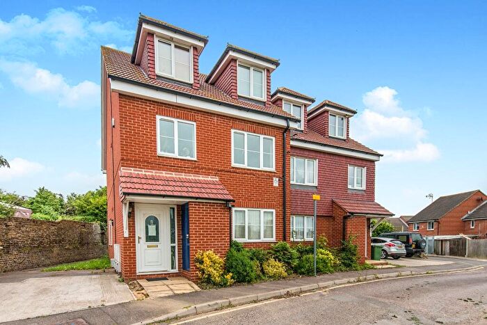 1 Bedroom Flat To Rent In Sumpter Way, Faversham, Kent, ME13