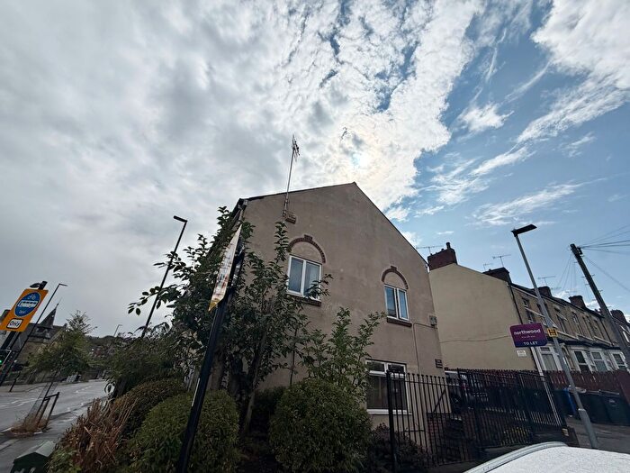 2 Bedroom Flat To Rent In Fieldhead Road, Sheffield, S8