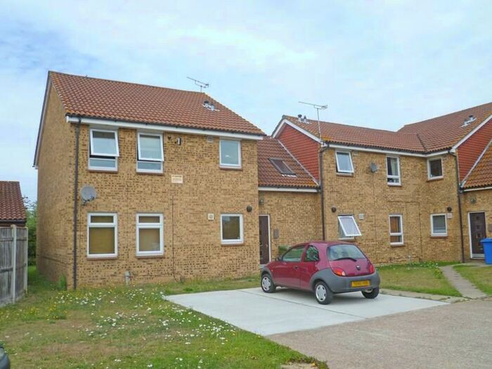 Flat To Rent In Whimbrel Close, ME10