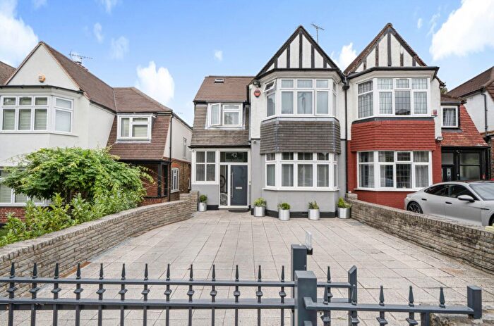 5 Bedroom Semi-Detached House For Sale In Kent Gardens, Ealing, W13