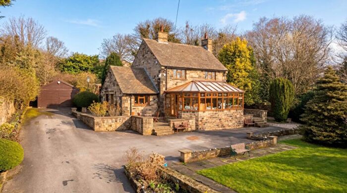 3 Bedroom Detached House For Sale In Woodlands Drive, Bradford, West Yorkshire, BD10