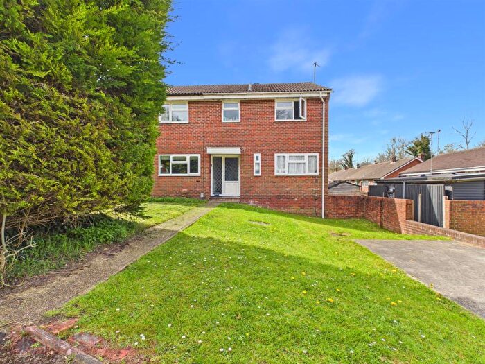 4 Bedroom End Of Terrace House For Sale In Egginton Close, Brighton, BN2