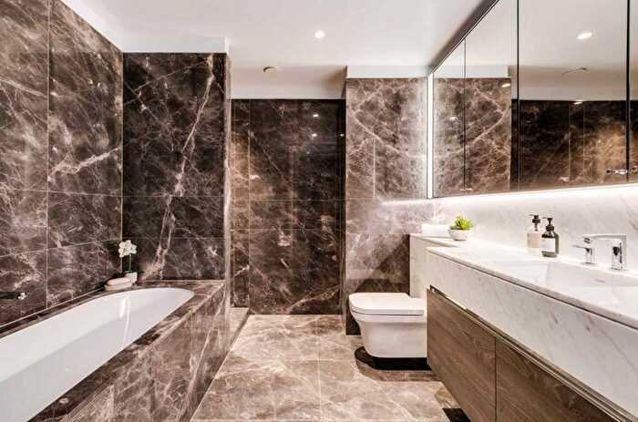 2 Bedroom Flat To Rent In Carnation Way, London, SW8
