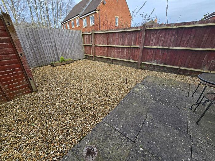 1 Bedroom End Of Terrace House To Rent In Queen Eleanor Road, Gillingham, SP8