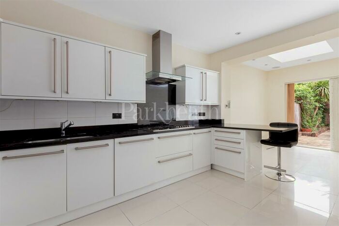 5 Bedroom House To Rent In Gainsborough Gardens, Golders Green, NW11