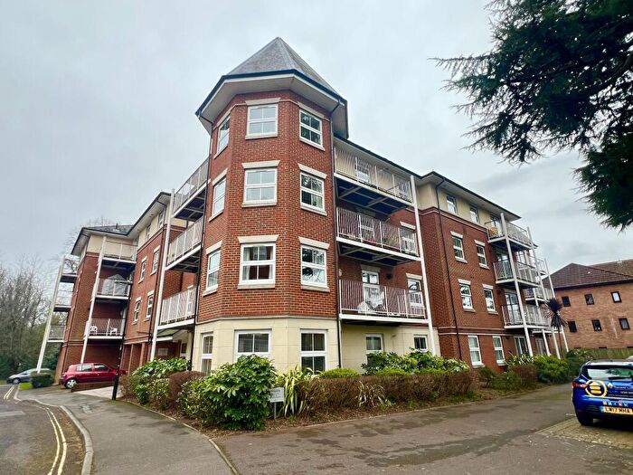 2 Bedroom Flat To Rent In Rollesbrook Gardens Hill Lane, SO15