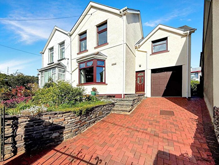 5 Bedroom Semi-Detached House For Sale In Twyn Road, Ystrad Mynach, CF82