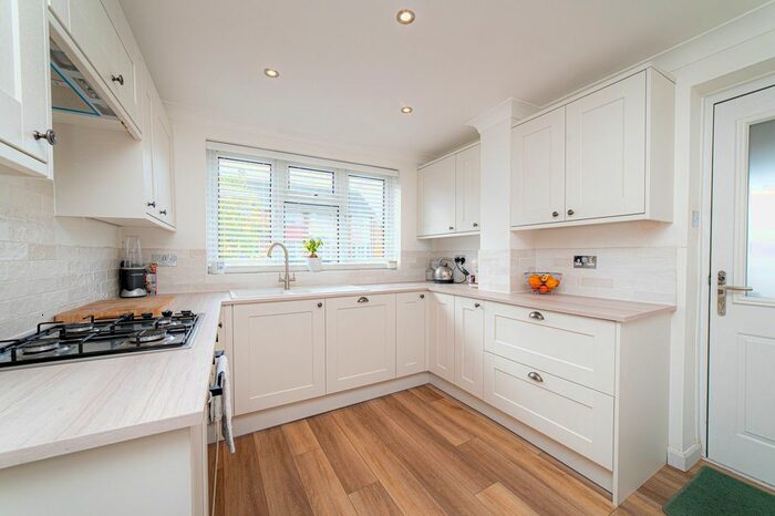 3 Bedroom Semi-Detached House To Rent In Roper Road, Teynham, ME9