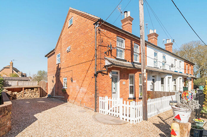 3 Bedroom End Of Terrace House For Sale In New Road, Tongham, Surrey, GU10