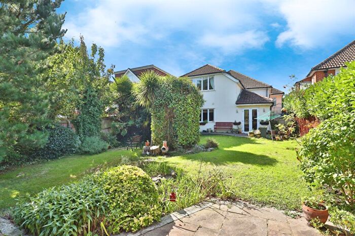 4 Bedroom Detached Bungalow For Sale In Dowlands Road, Bournemouth, BH10