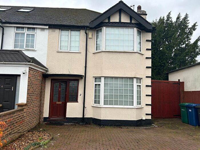 3 Bedroom Property To Rent In Warwick Avenue, Edgware, HA8