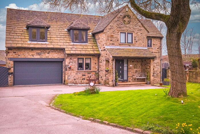 5 Bedroom Detached House For Sale In Lumbrook Close, Northowram, HX3